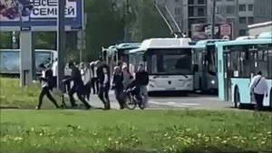 «Серьезное ДТП»: в Петербурге авария парализовала движение всего общественного транспорта