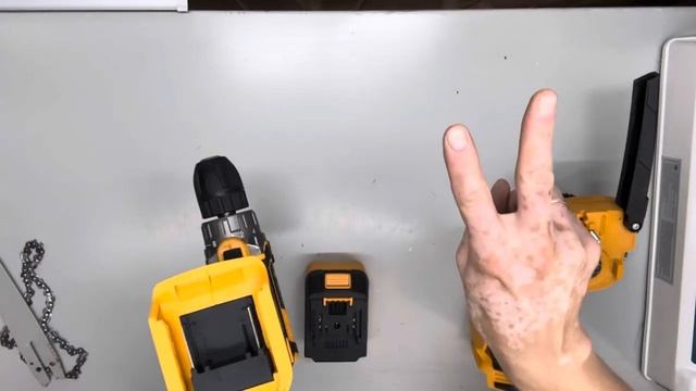 Аккумуляторная цепная пила Deko DKCHS 20-6 проблема с аккуму смотреть онлайн