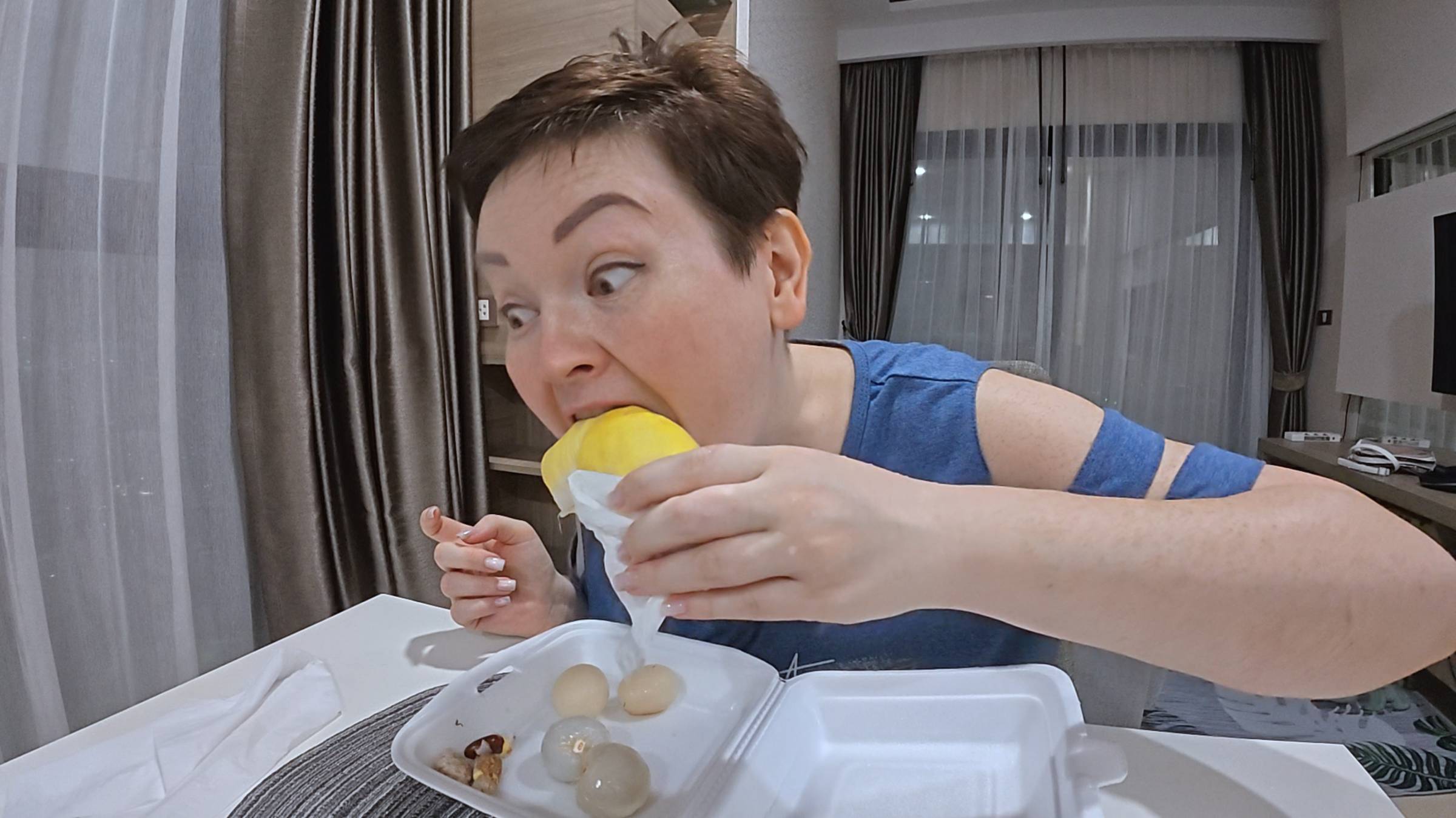 Балдёжный вечер в Паттайе! Мукбанг ОБЪЕДАЮСЬ вонючим и ВКУСНЮЧИМ дурианом и личи в Таиланде