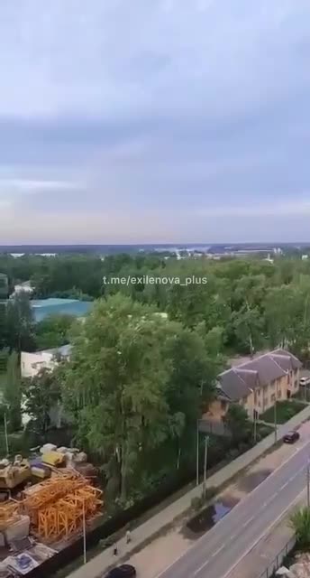 Украинские дроны под Москвой атаковали завод по производству авиатехники в городе Дубно.
