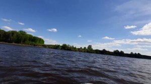 Еле догоняем 5 сильный мотор на 8 винте на лодке с мотором 9.9 (32 км/ч)