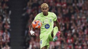 «Барселона» продлила контракт с 17-летним нападающим Ямалем