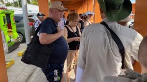 Тен Су Ре, BE RESORT MACTAN,поднимаемся  на борт катамарана, эк