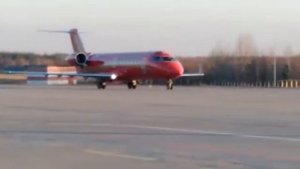 Посадка пассажирского самолёта Srj 200 в аэропорту Липец