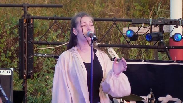 ШиSHка- Чёрное молоко (Живое выступление) смотреть онлайн