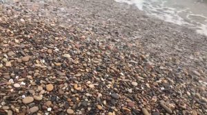 Отличие речной и морской гальки .