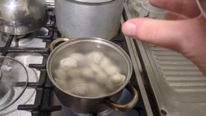 Как варить пельмени.
