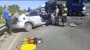 Трое уфимцев погибли в страшной аварии с участием Ford Focus и большегруза в Самарской области