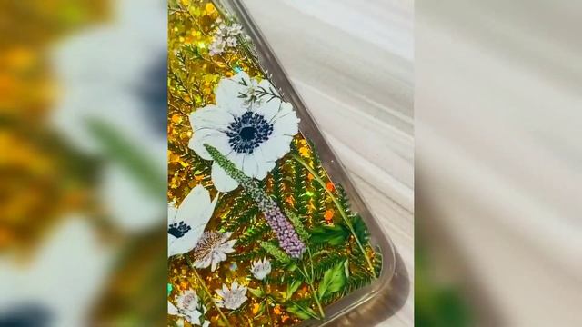 Чехол с золотыми плавающими блестками Цветы полевые смотреть онлайн