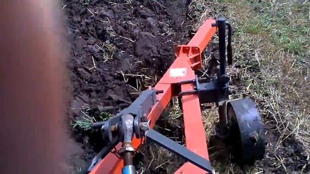 МТЗ 320.4 вспашка плугом DIAMANT 3 по 25.(Вид з кабіни). смотреть онлайн