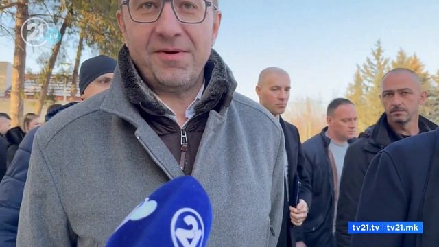 Кој фрлил лопата, а кој сечел лента? смотреть онлайн