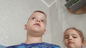 злата снимает видео на моём канале