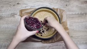 КАК ПРИГОТОВИТЬ ПИРОГ С БРУСНИКОЙ И СМЕТАНОЙ ИЗ ПЕСОЧ?