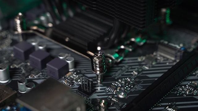 Бюджетна збірка ПК для монтажу та ігор | Intel Core i5 13400 + RTX смотреть онлайн