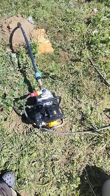 Ставим мотопомпу на абиссинскую скважину если нет эле смотреть онлайн