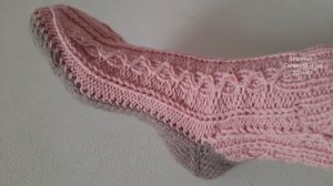 НОСКИ розовые с коричневой подошвой на двух спицах. Легко и просто. / МК./