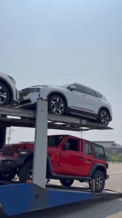 Автомобили уже погружены и направляются в порт✅