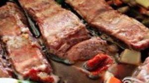 Говяжьи ребрышки в красном винном соусе