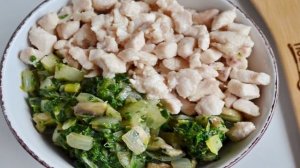 Быстрый куриный пирог со шпинатом и грибами