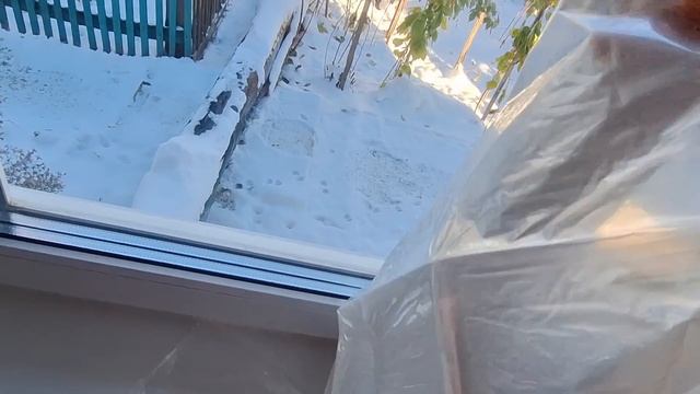 Утепляю окна пленкой. смотреть онлайн