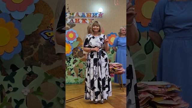 Поздравление родителей группы "Радуга" с первым выпускным их детей.