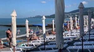Сочи. Утро. Пляж. Лайнер на горизонте #сочи #море #пляж #?