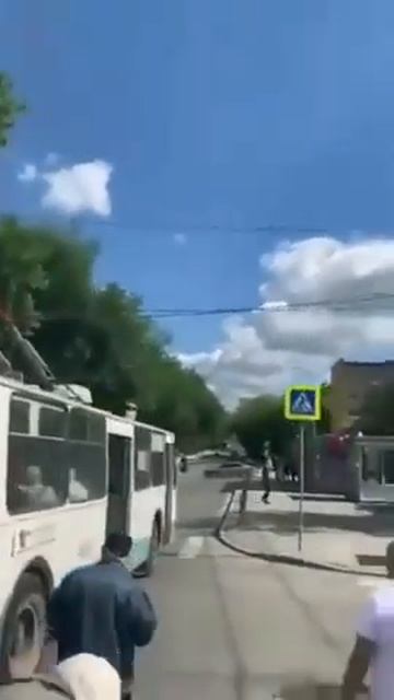 Женщина кошка на троллейбусе в Санкт-Петербурге)) смотреть онлайн