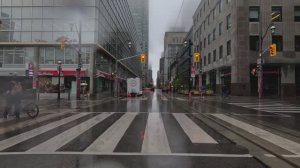 Поездка в центр города - Дождливые улицы Торонто - Канада 4K