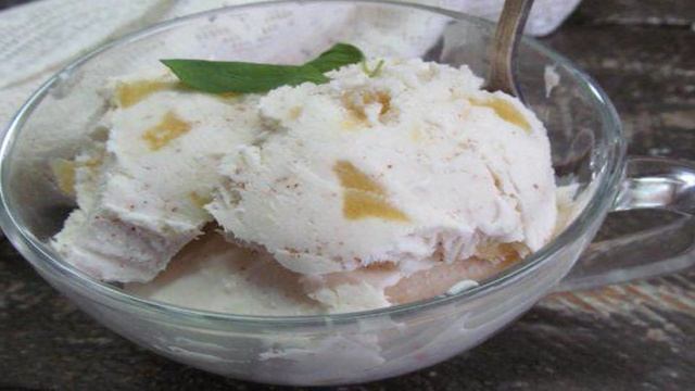 Домашнее мороженое с яблоком