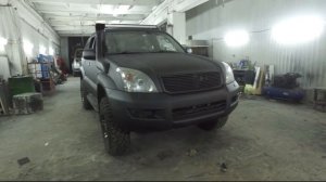 Toyota Land Cruiser Prado покрашен в чёрный Raptor U-POL