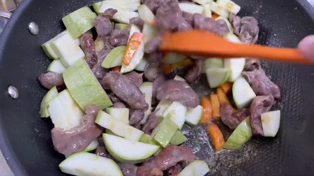 Куриные желудочки жареные с овощами. Быстро, просто, в?