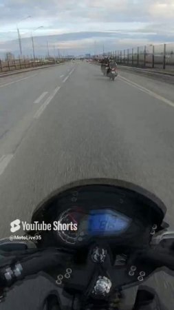 Катаю по городу на мотике