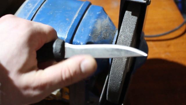 Почему не так? Заточка ножа на точильном станке смотреть онлайн