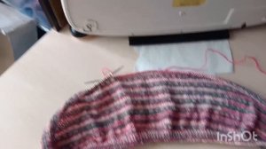 папа с дочкой играет и вязание архив