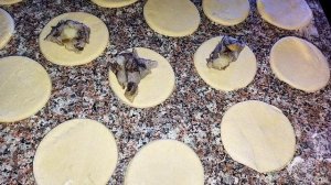 Как быстро лепить вареники дома.