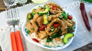 Яркий вкус с пикантной ноткой. ЖАРЕНАЯ СВИНИНА С ОГУРЦАМИ