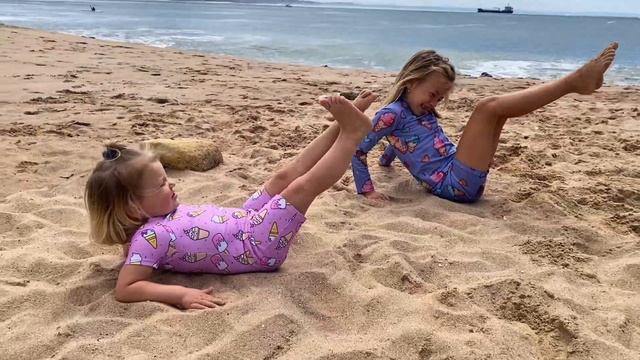 Uly & Lily | Human Alphabet Yoga for Kids | Ioga para Crianças | Человеческий алфа