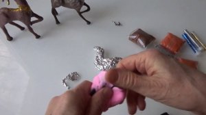Новогодний олень  -   поделка из фольги и воздушного пластилина