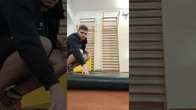 Как научить ребенка делать кувырок вперёд за 5 минут! смотреть онлайн