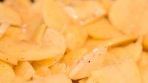 Жареный картофель с чесноком