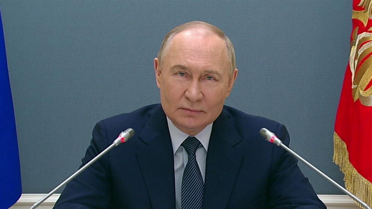 Владимир Путин в преддверии Дня защиты детей пообщался с многодетными семьями