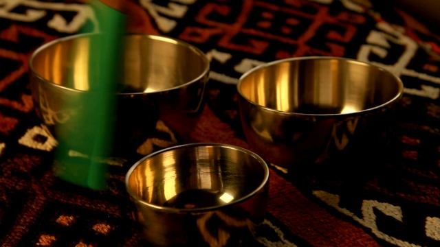 Медитация с поющими чашами для обретения внутренней г