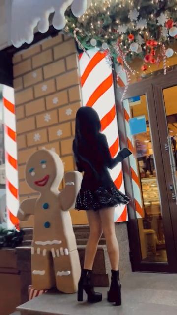 Трикотажное платье со вставками из пайетки Modnica-shop смотреть онлайн