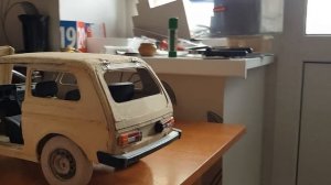 NIVA 2121 из картона, салон и двигатель готовы