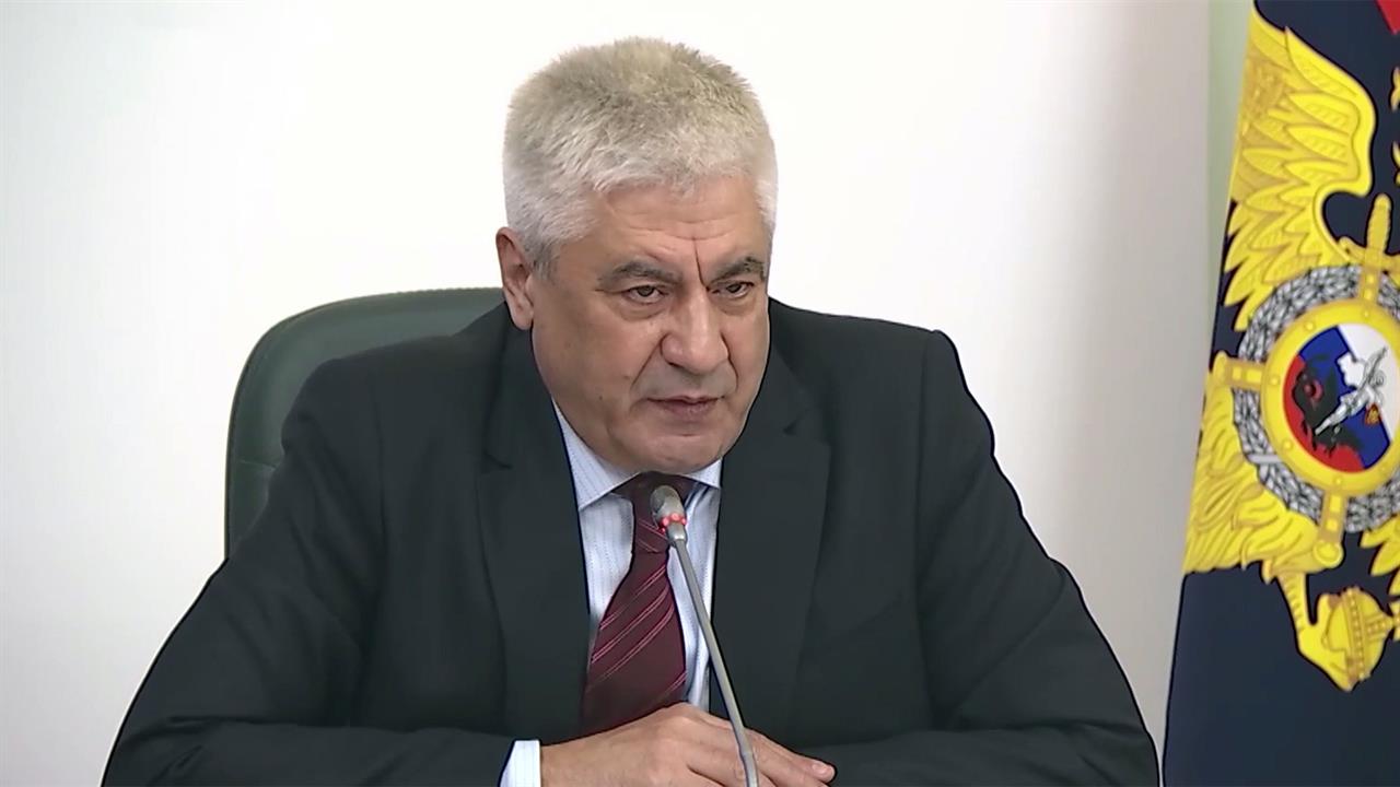 Глава МВД России наградил 18 юных героев