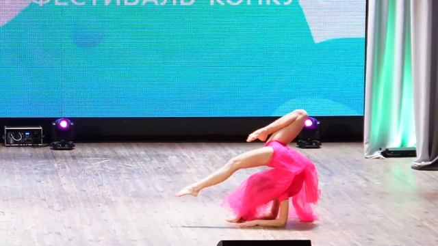 ТАНЕЦ Барби. Из кинофильма  Барби  Марго Робби. Акроба