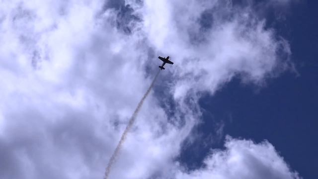 Extra 330LX-Mihail Mamistov-aerobatics-высший пилотаж-Kunstflug смотреть онлайн