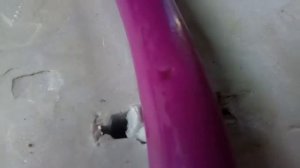 Пробил трубу теплого пола такером!