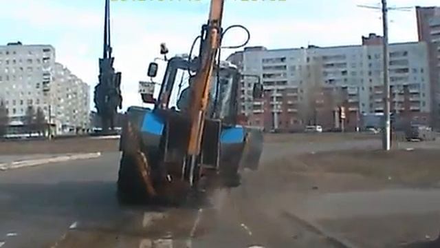 Лови щелбан! Самая неожиданная опасность на дороге смотреть онлайн