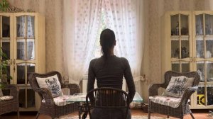 РАЗМИНКА СИДЯ от боли в плечах и шее| Йога для начинающ